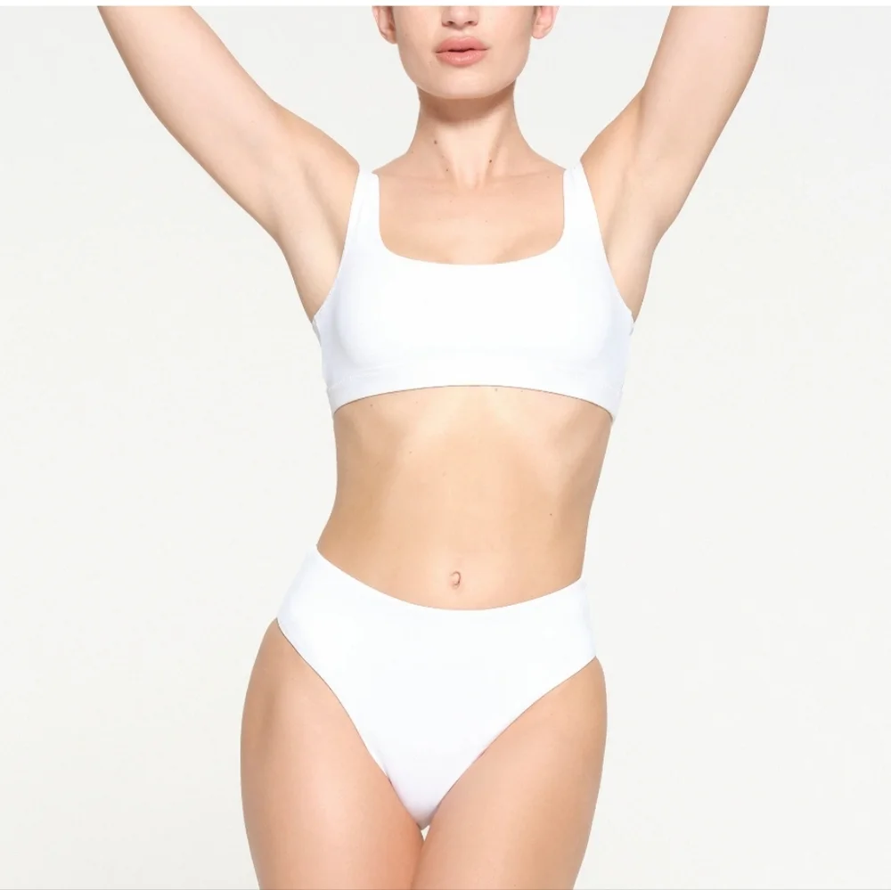 NWT SKIMS SWIM MID WAIST BIKINI BOTTOMS WHITE  MARBLE  XXS
